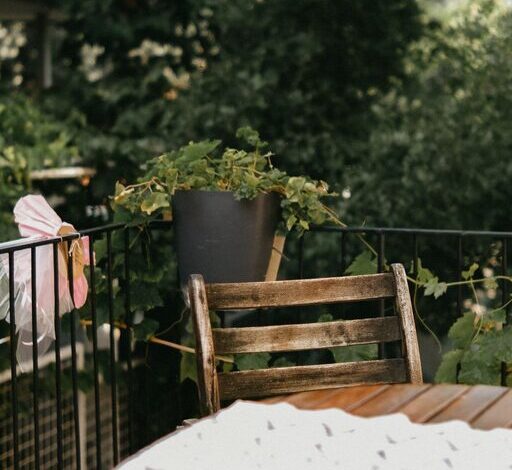 Jak przygotować balkon do odpoczynku w ciepłe dni